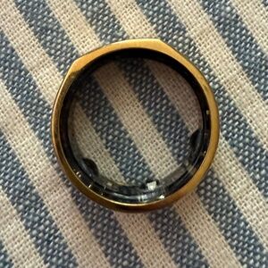 Size 11 gold gen 3 Oura ring